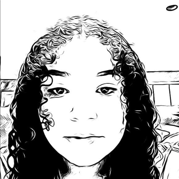 Profile Picture of Brittany Achuff (@brittbrat3398) on Poshmark