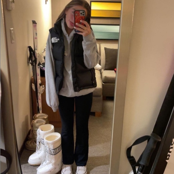 Profile Picture of Olivia Jellen (@oliviajellen) on Poshmark