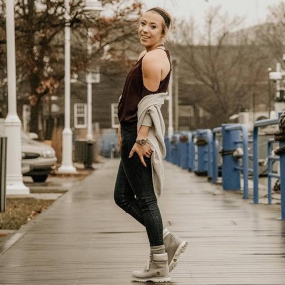 Profile Picture of Autumn Scott (@autumnsthreads) on Poshmark