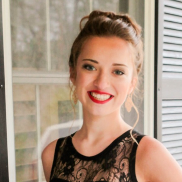 Profile Picture of Meaghan Moran (@meaghanrose98) on Poshmark