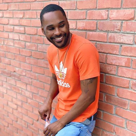 Profile Picture of Carl Andrews (@cdandrews26) on Poshmark