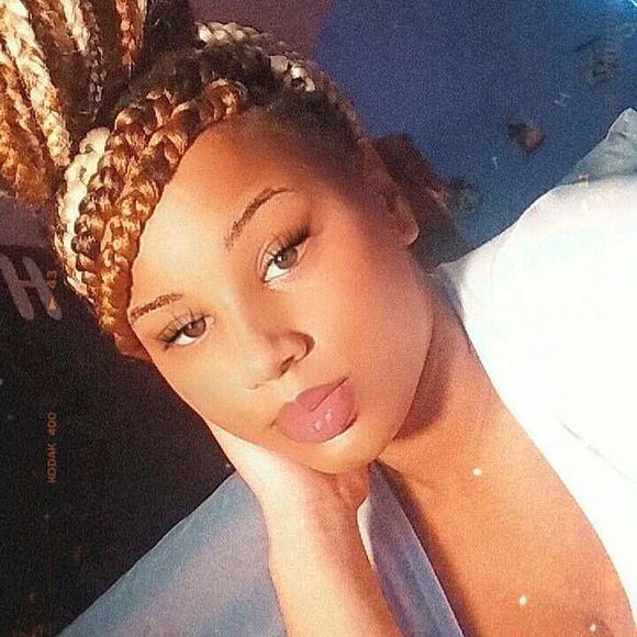 Profile Picture of Chinea Strawther (@chineastrawther) on Poshmark