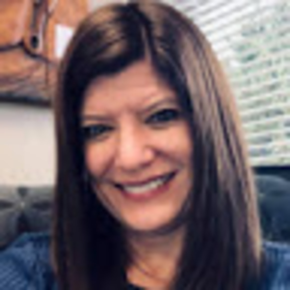 Profile Picture of Alice Peck (@alicepeck) on Poshmark