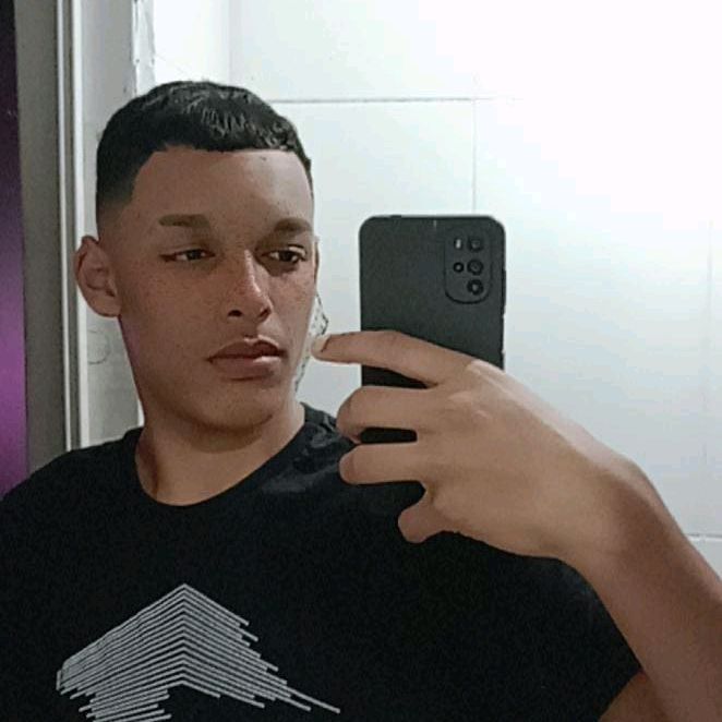 Profile Picture of @andrewdllgv (@andrewdallegrave) on Tiktok