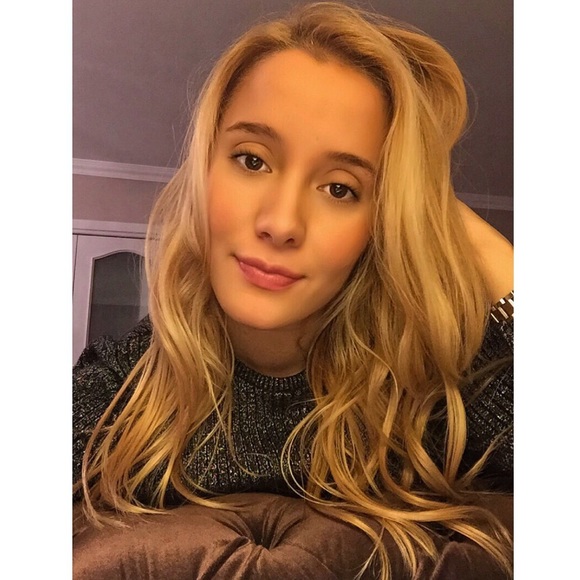 Profile Picture of Cansu Topaloglu (@cansucagla) on Poshmark
