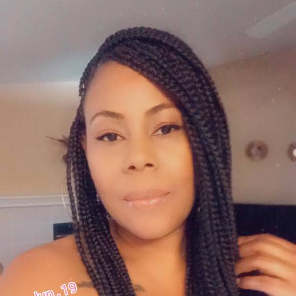 Profile Picture of Carla Stevenson (@vanlacarla) on Poshmark
