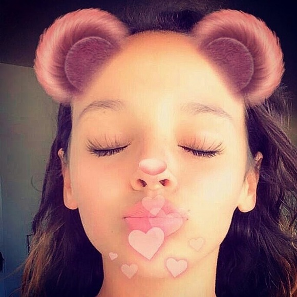 Profile Picture of Ivorie Felger (@x_ivorie) on Poshmark