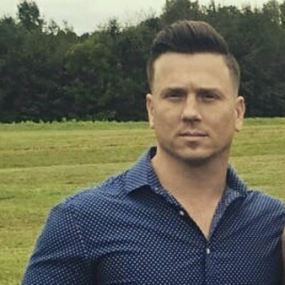Profile Picture of Richard Hurst (@dad38) on Poshmark