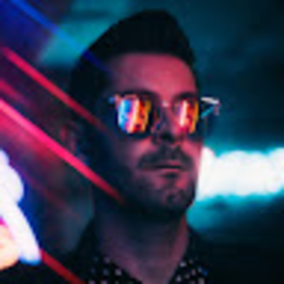 Profile Picture of Michael Oakley (@michaeloakley82) on Poshmark
