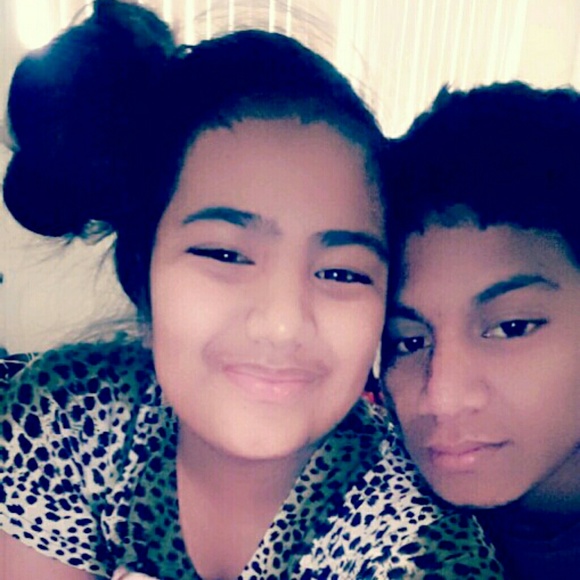 Profile Picture of Gloria Amram (@gloriaa27) on Poshmark