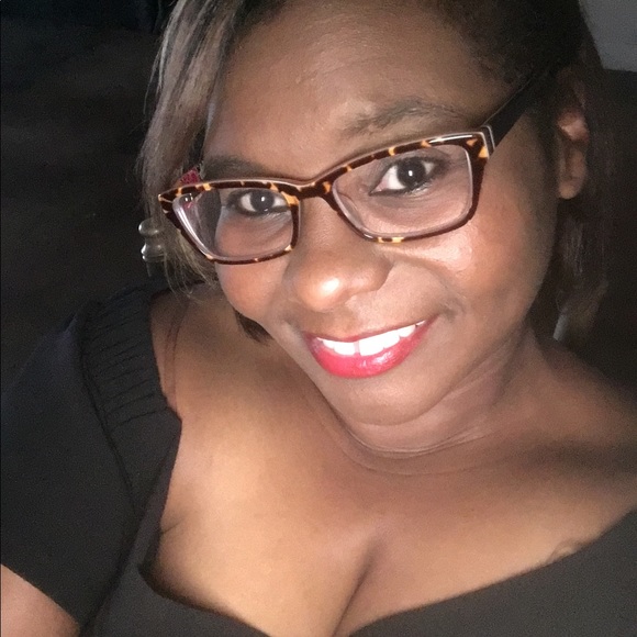 Profile Picture of Erica Hebert (@ericahip1979) on Poshmark