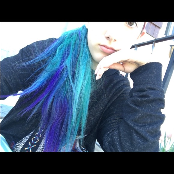 Profile Picture of Quinn Mahoney (@prettybird210) on Poshmark