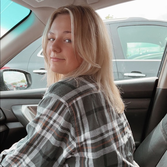 Profile Picture of Hailey Blotner (@haileyblotner) on Poshmark