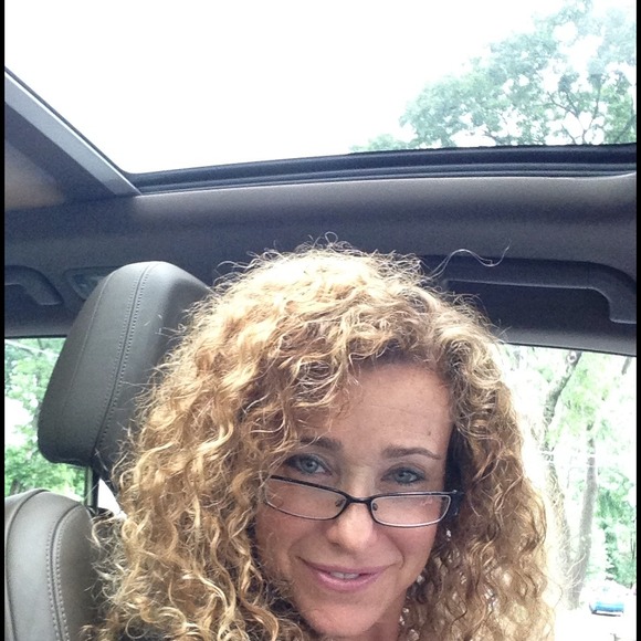 Profile Picture of Sheryl Siber (@sherylberyl) on Poshmark