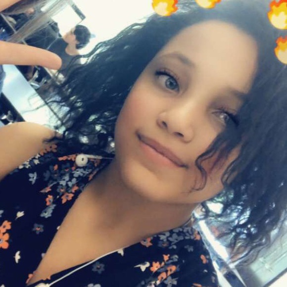 Profile Picture of Emely Ramos (@em0283) on Poshmark