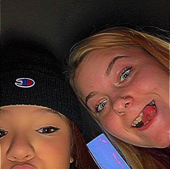 Profile Picture of Hannah Manriquez (@hannahmanriquez) on Poshmark