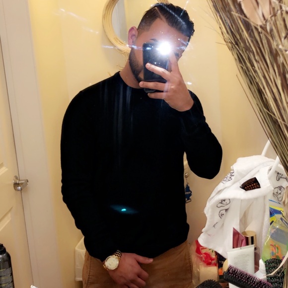 Profile Picture of Robert Avendano (@kicks1991) on Poshmark