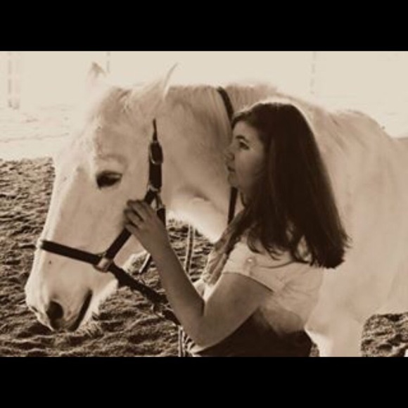 Profile Picture of Allison Leingang (@allisonleingang) on Poshmark