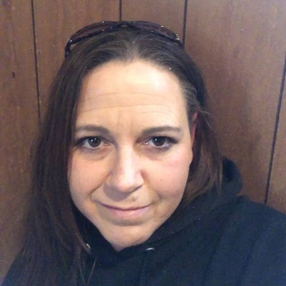 Profile Picture of Teri Backstein (@terijo1979) on Poshmark