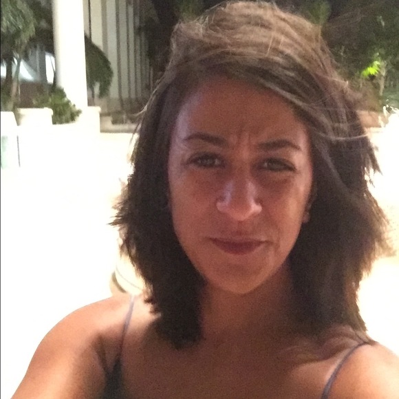 Profile Picture of Lori Veiga (@lv1607) on Poshmark