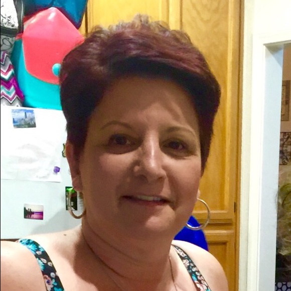 Profile Picture of Sherri Ortiz (@yogiortiz) on Poshmark