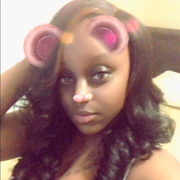 Profile Picture of Jasmine Coe (@adoreejass) on Poshmark