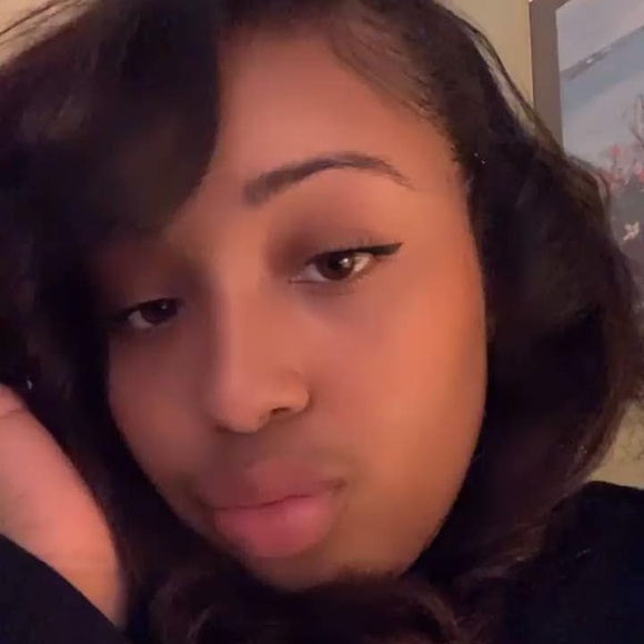 Profile Picture of Sunshyne Sorrell (@alexischan1996) on Poshmark