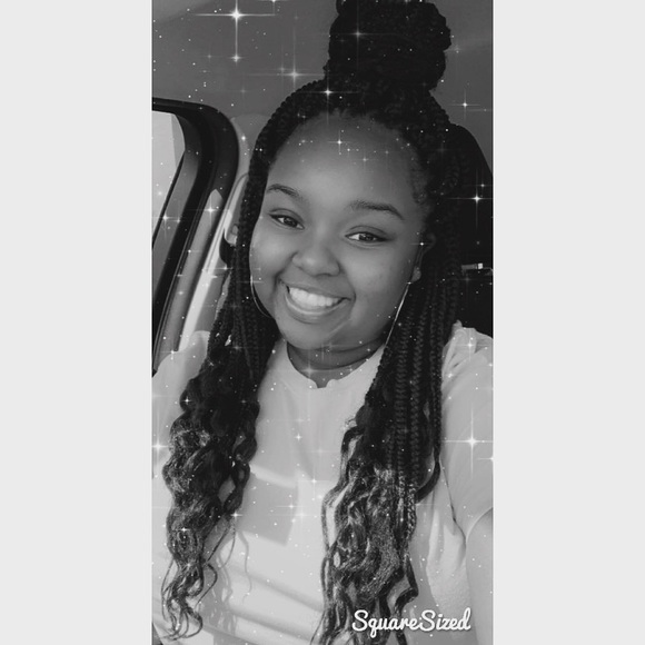 Profile Picture of Kendra💕 Alderman (@kendraboo01) on Poshmark