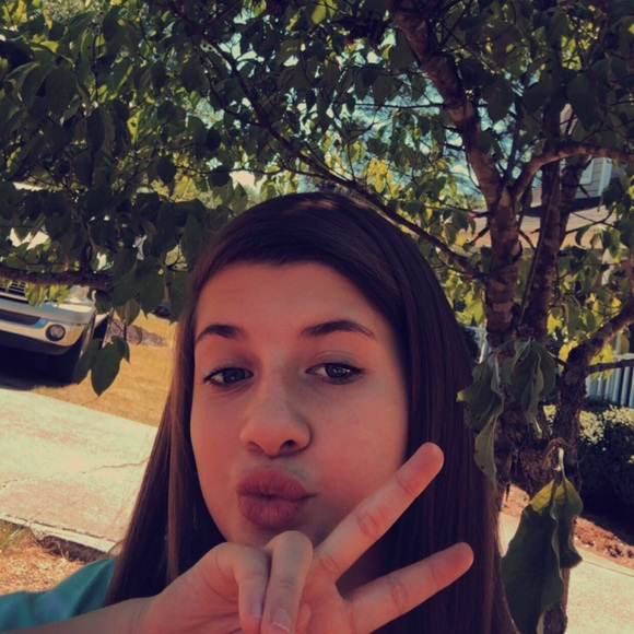 Profile Picture of Madelynn Mcilwaine (@maddog_402) on Poshmark