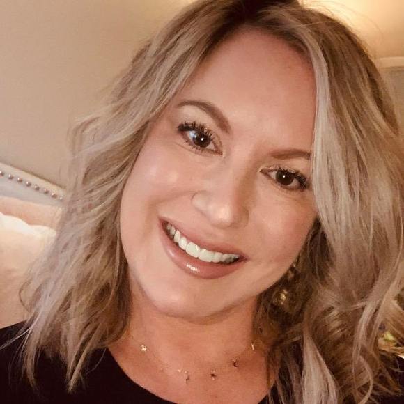 Robin Schisler - Poshmark Profile Picture of Robin Schisler (@robinschisler) on Poshmark