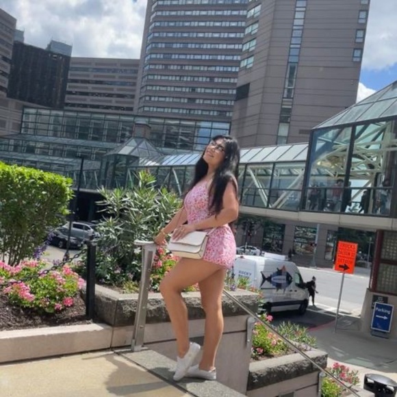 Profile Picture of Natselenne Wintersteen (@notselenne) on Poshmark