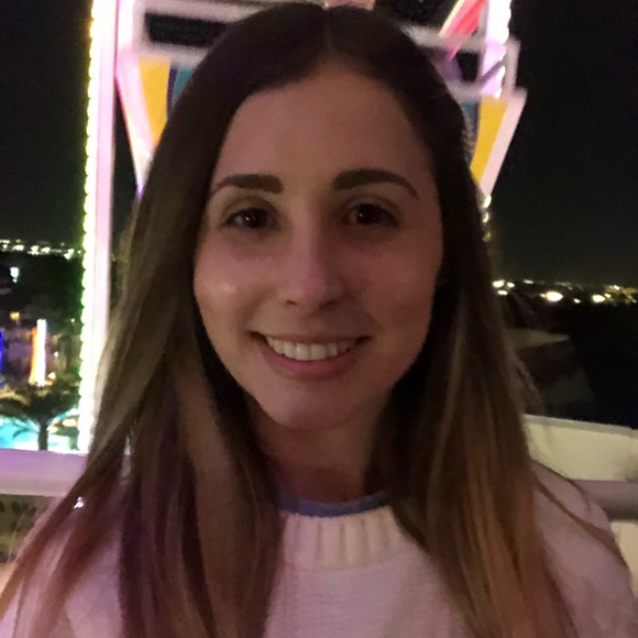 Profile Picture of Lauryn Metje (@lauryn_metje) on Poshmark