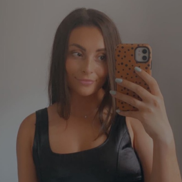 Profile Picture of Julia Pangallo (@juicyjpang) on Poshmark