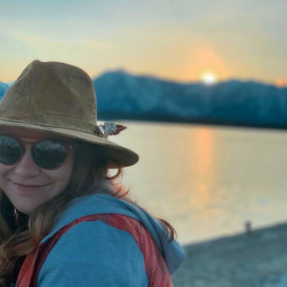 Profile Picture of Amanda Bronson (@amandabronso816) on Poshmark