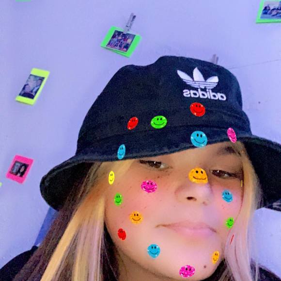 Profile Picture of Paula Nadeau (@paula_nadeau) on Poshmark