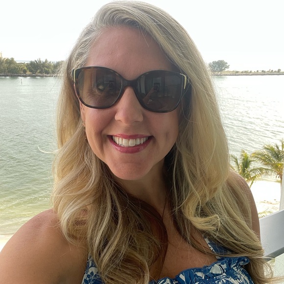 Profile Picture of Tonya Stopke (@trcarey27) on Poshmark