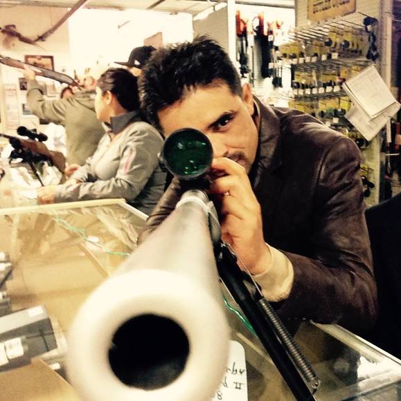 Profile Picture of Lorenzo Chavez (@lorenzochavez29) on Poshmark