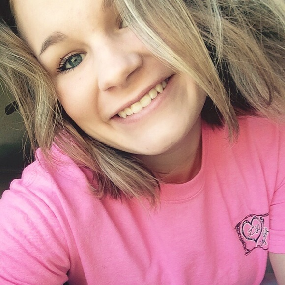 Profile Picture of Kelsey Gathright (@gkels96) on Poshmark