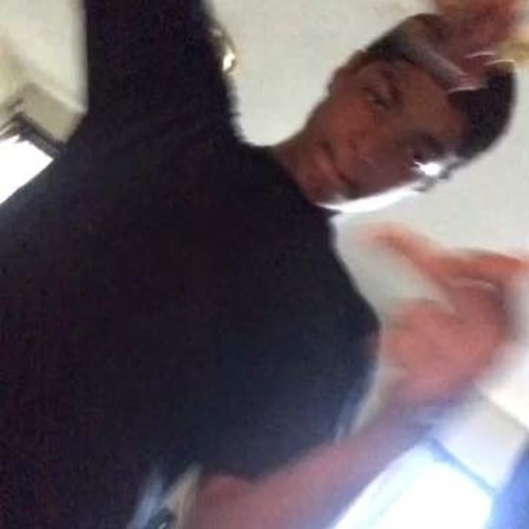 Profile Picture of Alex Miguel (@apexmiguel) on Poshmark