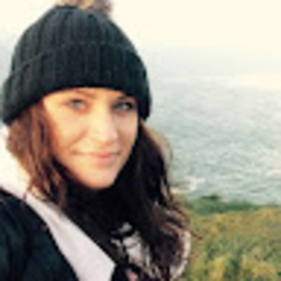 Profile Picture of Jenna Peary (@jpeary02) on Poshmark