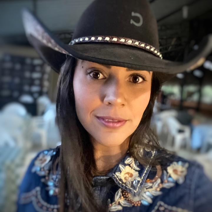 Profile Picture of Amanda Sales (@@amandasalesvet) on Tiktok
