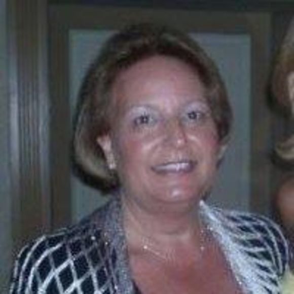 Profile Picture of Cindy Pappas mixcus (@papmix) on Poshmark