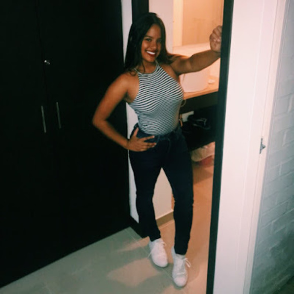 Profile Picture of Antonia Arcos (@antoniaarcos) on Poshmark