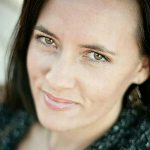 Profile Picture of Marilyn Roberts (@gerbouskette) on Poshmark