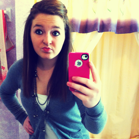 Profile Picture of Danielle Sweeting (@danirams14) on Poshmark