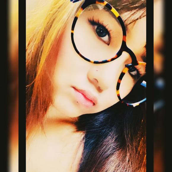 Profile Picture of Dechen Dechen (@dechendechen) on Poshmark