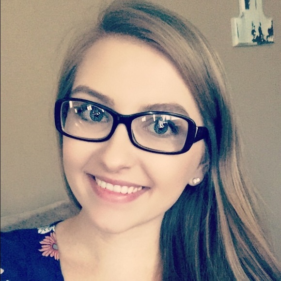 Profile Picture of Colleen Tuttle (@tuttlec) on Poshmark