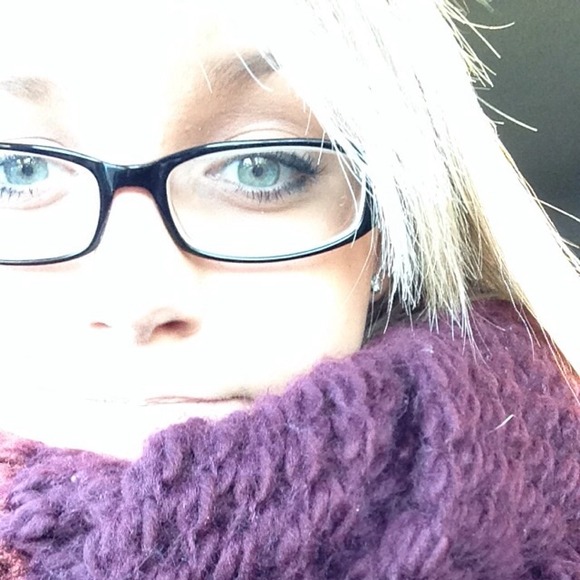 Profile Picture of Keslee Fettes (@keslee0110) on Poshmark