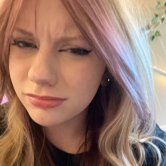 Profile Picture of Katelyn Malone (@katelynmalon294) on Poshmark