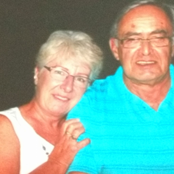 Profile Picture of Stephanie Geeson (@stephaniegeeson) on Poshmark